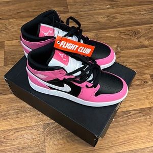 Girls Jordan Mid 1